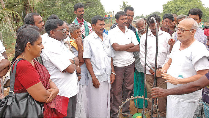 பயிற்சியில் பாடமெடுக்கும் அமரர் எஸ்.பாலசுப்ரமணியன்