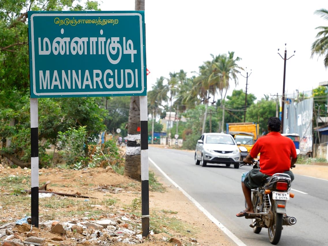 ``ஆபாசமாகப் பேசித் தாக்கினார்"- கவுன்சிலர்மீது பெண் கவுன்சிலர் புகார்; மன்னார்குடி திமுக சர்ச்சை
