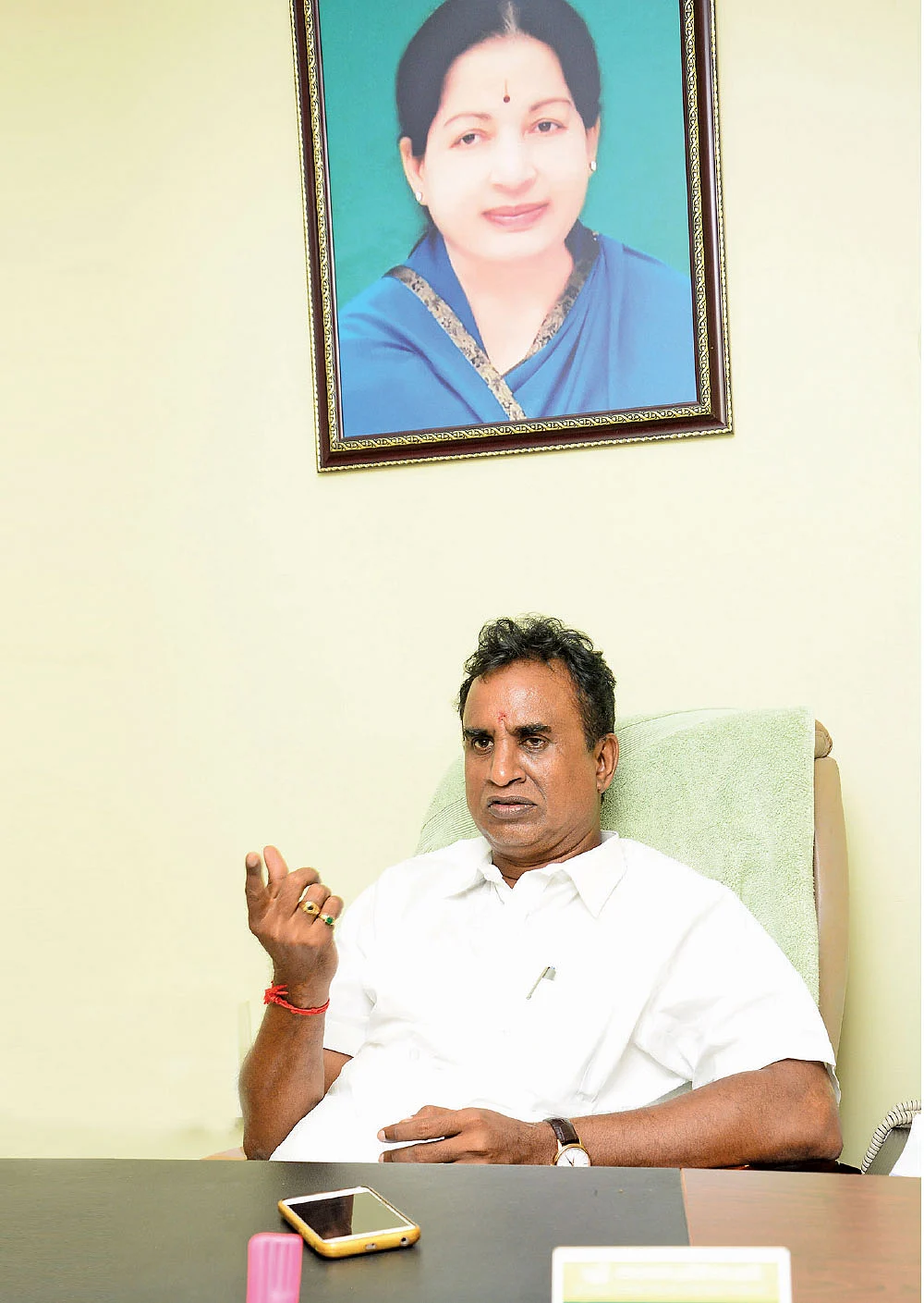 வேலுமணி