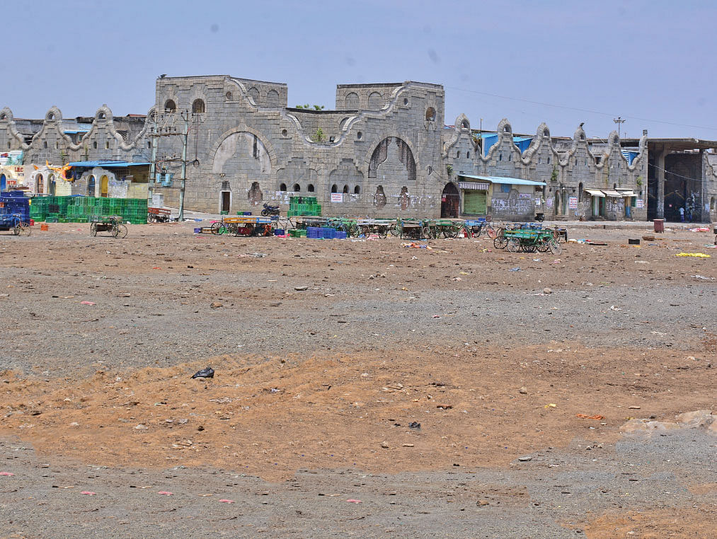 வியாபாரிகளின் பயம்... அதிகாரக் குளறுபடியாளர்களின் பலம்! - கோயம்பேடு பகீர் - 10