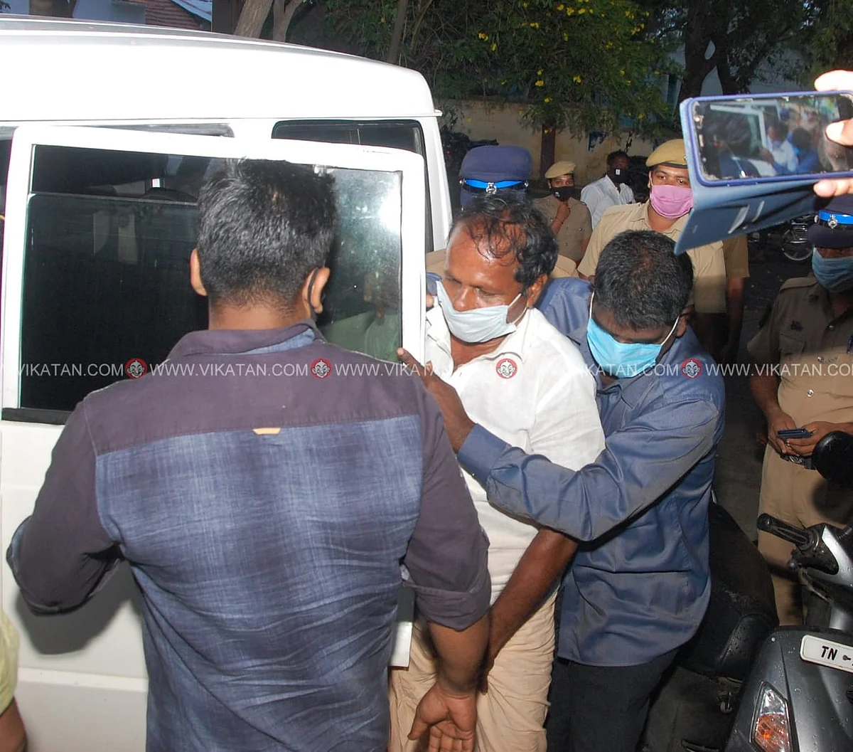 சிறார் வதை வழக்கில் கைது செய்யப்பட்ட நாஞ்சில் முருகேசன்