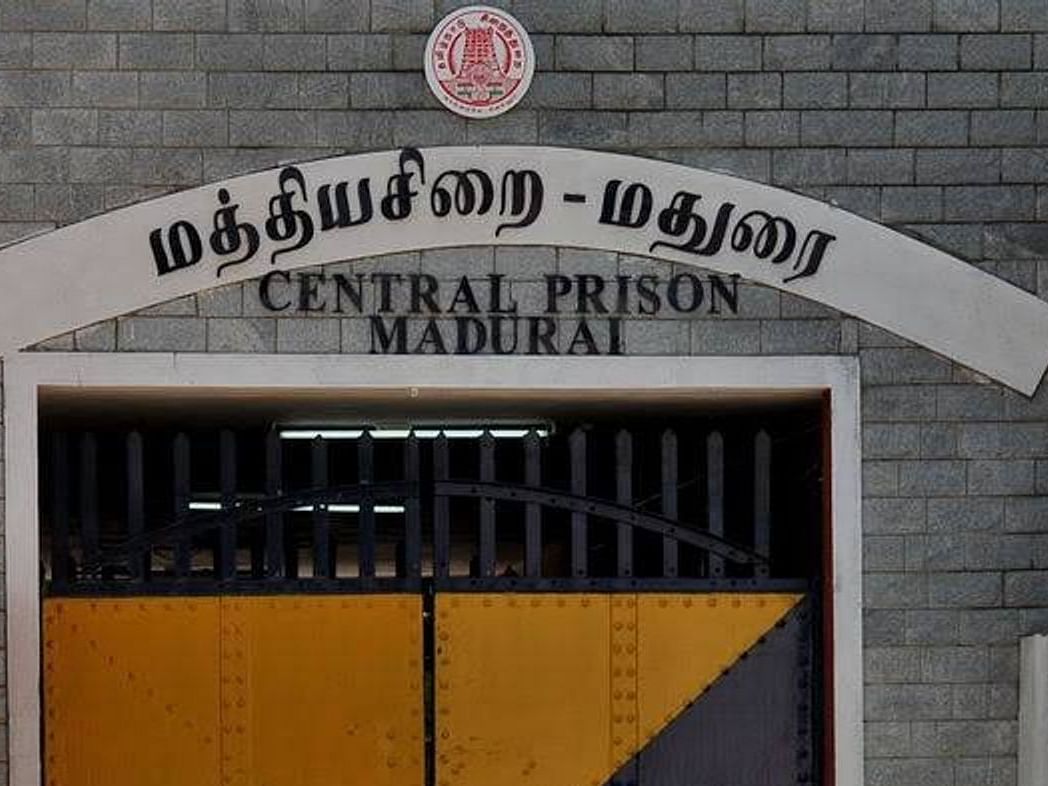 மதுரை: ஆடியோ - வீடியோ வழி புத்தக வாசிப்பு; கைதிகளிடம் மாற்றத்தை ஏற்படுத்தும் தமிழக சிறைத்துறை!