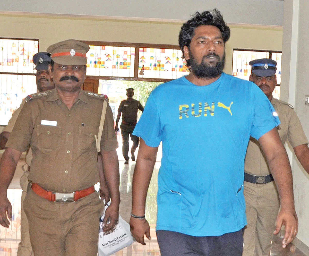 சிறையிலிருந்து மிரட்டும்
வசூர் ராஜா...