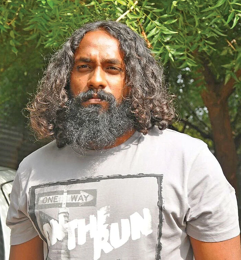 குழந்தைகளைக் குறிவைக்கும் ஜானி...