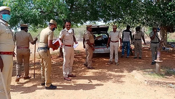 சம்பவ இடத்தில் தூத்துக்குடி எஸ்.பி ஜெயக்குமார்