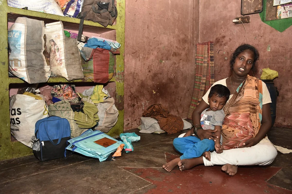 தாயுடன் சந்தோஷ்