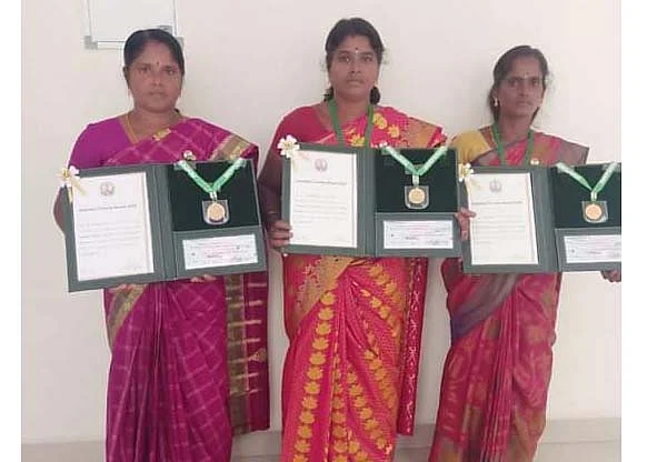 விருது பெற்ற பெண்கள்