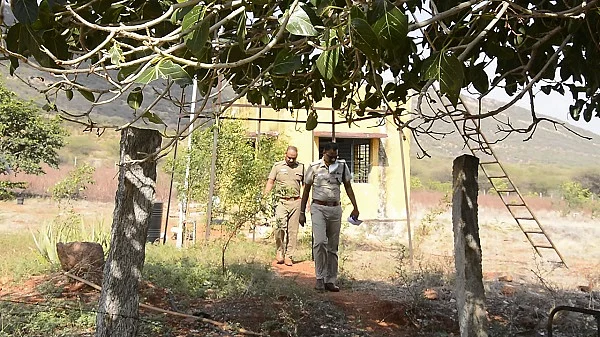 ரௌடி பதுங்கியிருந்த வனத்துறைக் கட்டடம்