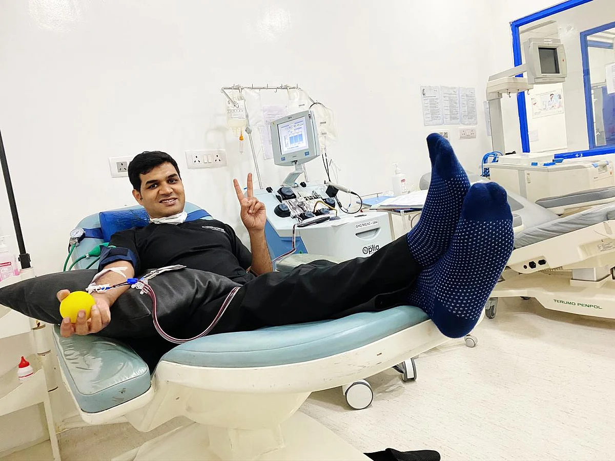 ``உயிரைக் காப்பாற்ற மருத்துவராக மட்டுமே இருக்கவேண்டியதில்லை!" கொரோனா அனுபவம் பகிரும் மருத்துவர்