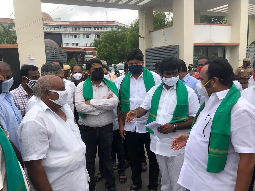 மனு அளித்த தி.மு.க எம்.பி-க்கள்