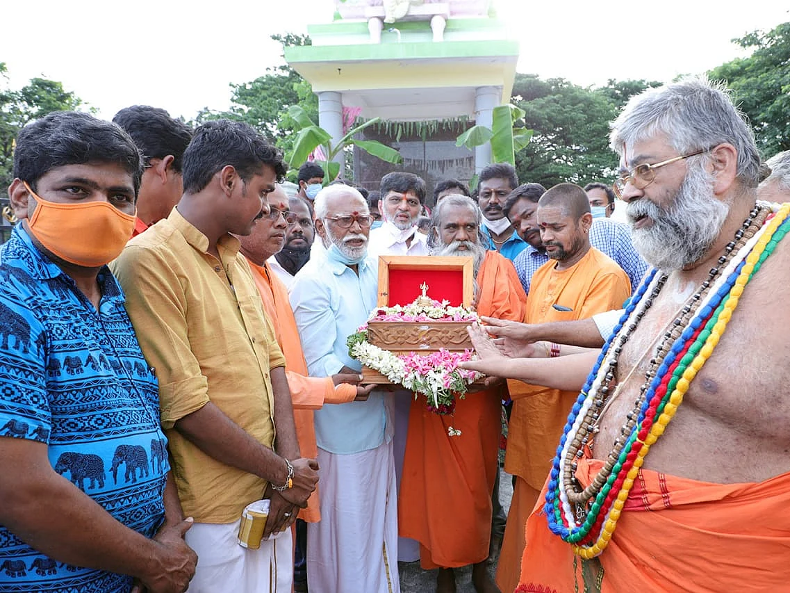 சேலம்:`17.4 கிலோ எடை; ரூ. 11 லட்சம் மதிப்பு!’ - அயோத்திக்கு சென்ற வெள்ளி செங்கல்