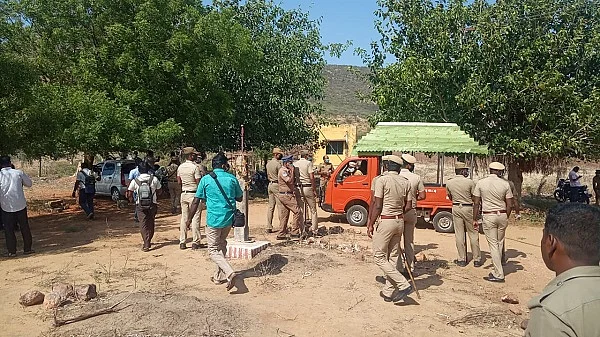 குற்றவாளி பதுங்கியிருந்த வீடு
