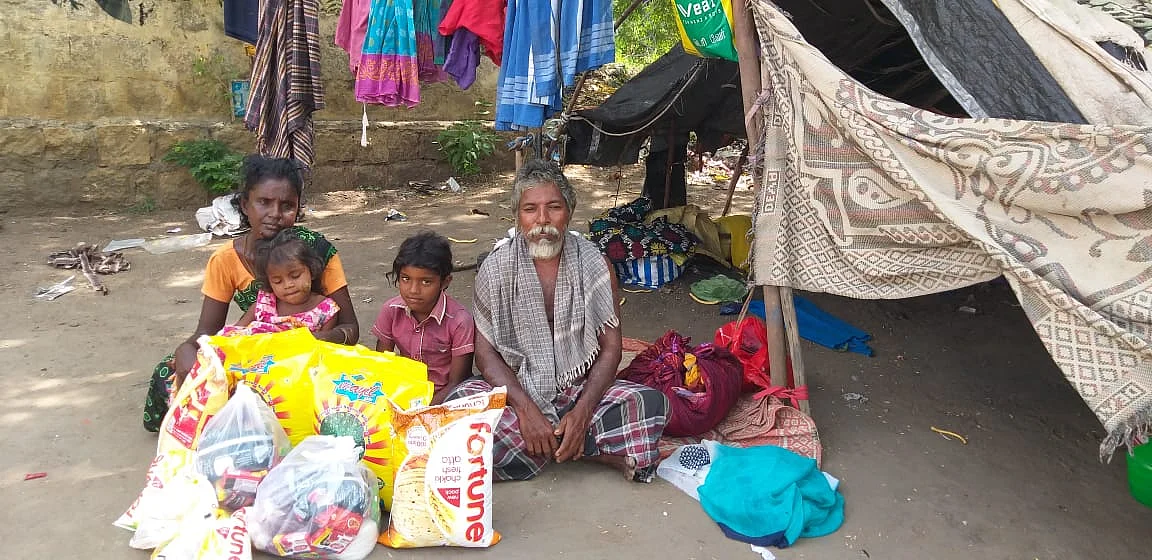 வாசகர்கள் மற்றும் ஆனந்தவிகடன் சார்பில் உதவி