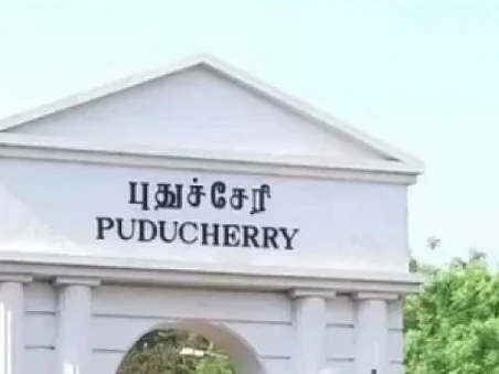 புதுச்சேரி: `24 மணி நேரத்தில் 9 பேர்’ - தொடர் கொரோனா உயிரிழப்புகளால் திணறும் மக்கள்