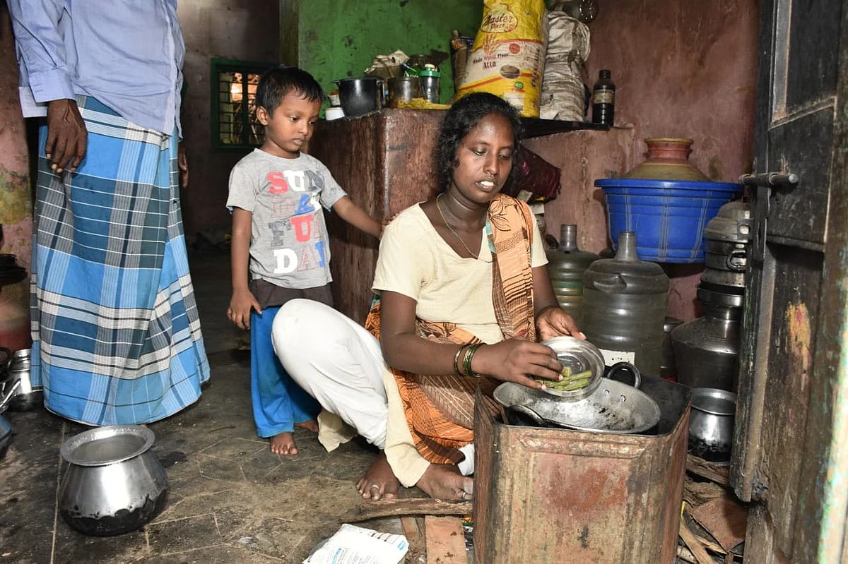 பெற்றோருடன் சந்தோஷ்