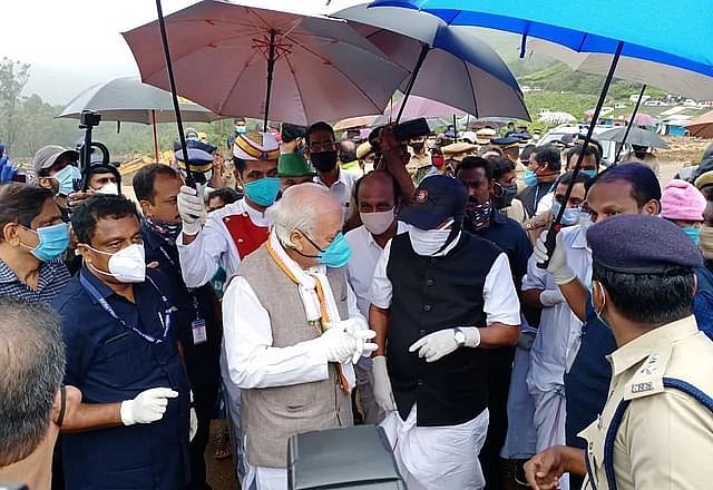 மூணாறில் கவர்னருடன் பினராயி விஜயன்