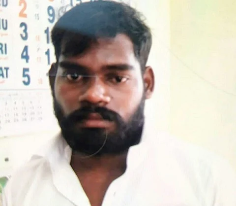 நாட்டு வெடிகுண்டு வீசிய குற்றவாளி துரைமுத்து