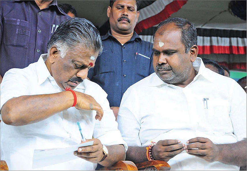 ஓ.பி.எஸ் - ஆர்.பி.உதயகுமார்