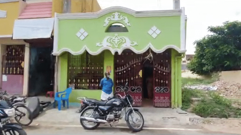 கொள்ளை நடந்த வீடு 