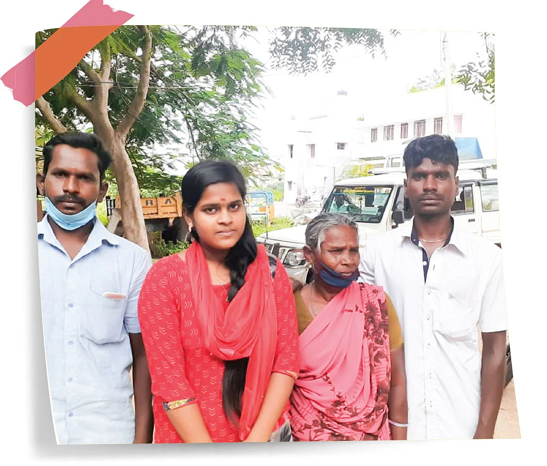 அம்மா பிச்சம்மாள், அண்ணன்களுடன் துர்காதேவி...