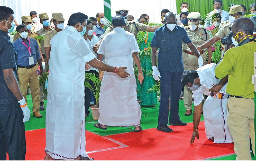 முதல்வர் ஆய்வுசெய்கிறார்...