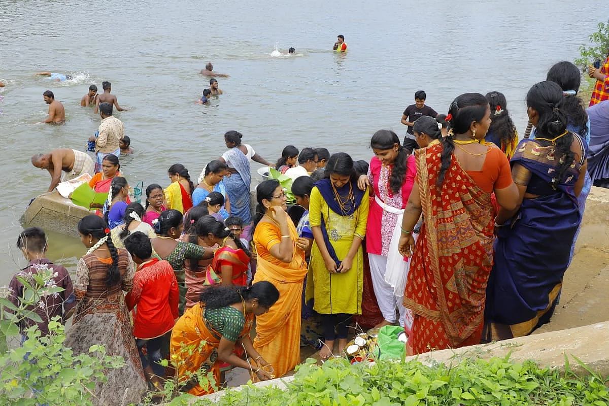 தஞ்சாவூர் சீனிவாசபுரம் புதாறு படித்துரை -ஆடிப்பெருக்கு