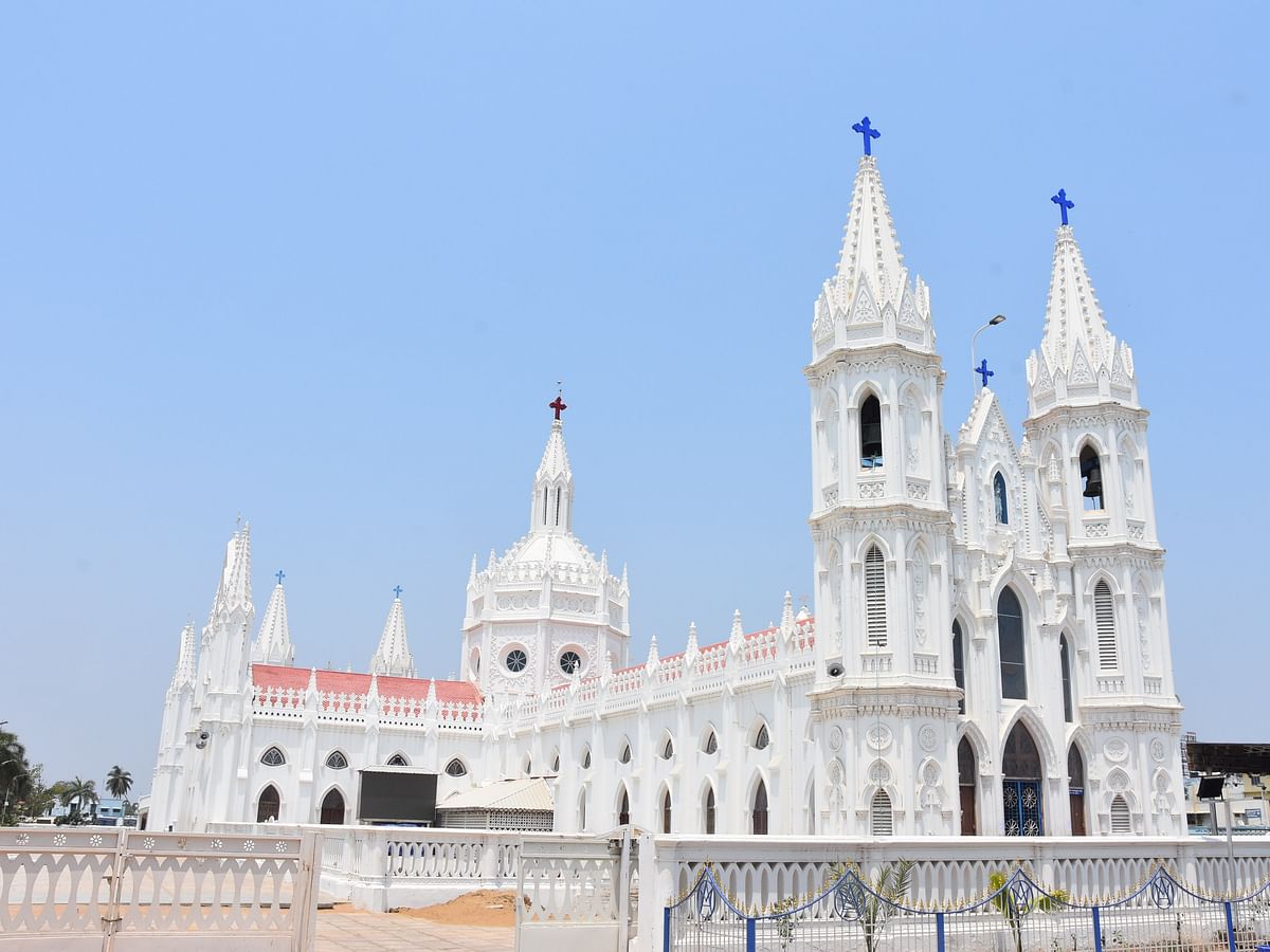 வேளாங்கண்ணி: முதன்முறையாக பக்தர்கள் இல்லாமல் நடைபெறும் திருவிழா! 