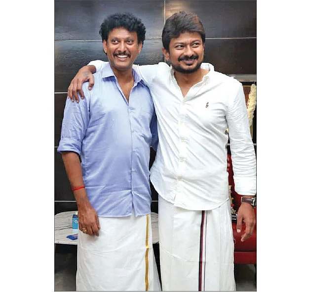 ஆட்டிப்படைக்கும் அன்பில்...
