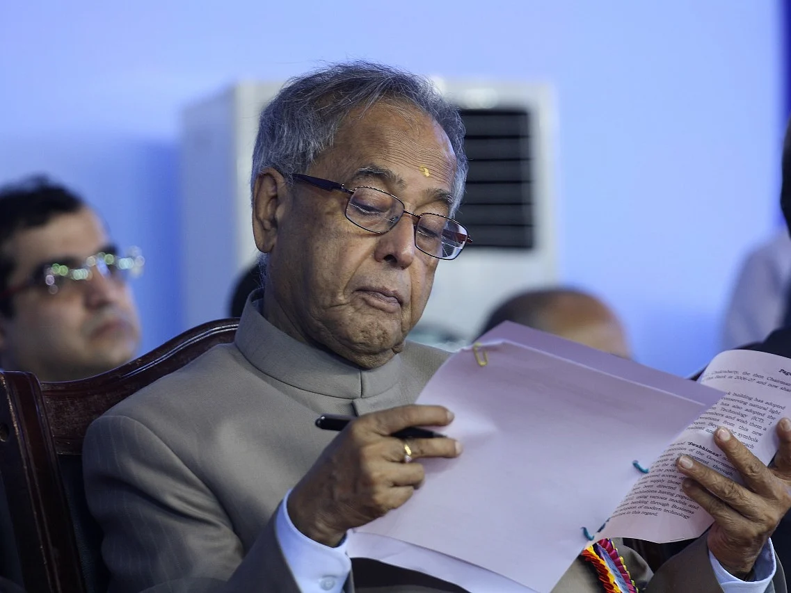 காங்கிரஸுக்கு எதிரான பிரணாப் முகர்ஜியின் புத்தகம்... சண்டையிடும் வாரிசுகள்!