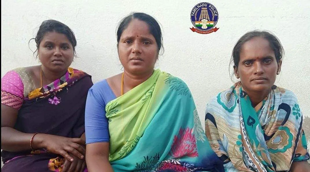 உயிருக்குப் போராடிய இளைஞர்களை மீட்ட பெண்கள்