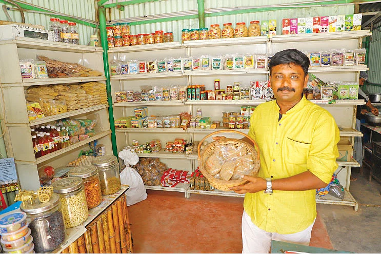 இயற்கை அங்காடியில் அருண் ரவி