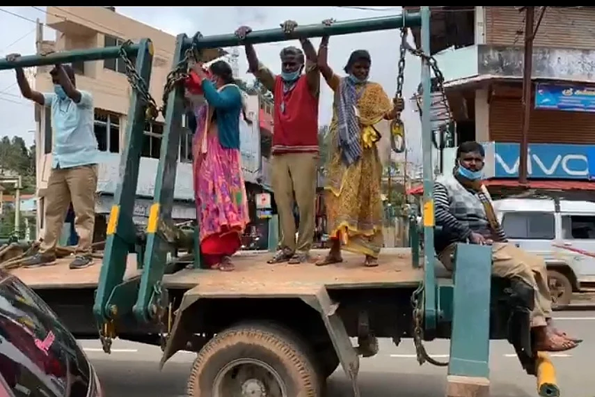 தூய்மைப் பணியாளர்கள்