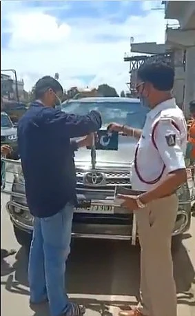 கர்நாடக போலீஸ்