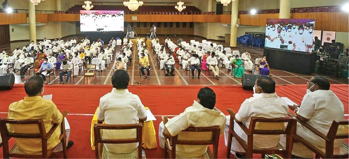 மிஸ்டர் கழுகு: சீனியாரிட்டி படிதான் பதவியா? - கொந்தளிக்கும் கனிமொழி ஆதரவாளர்கள்...