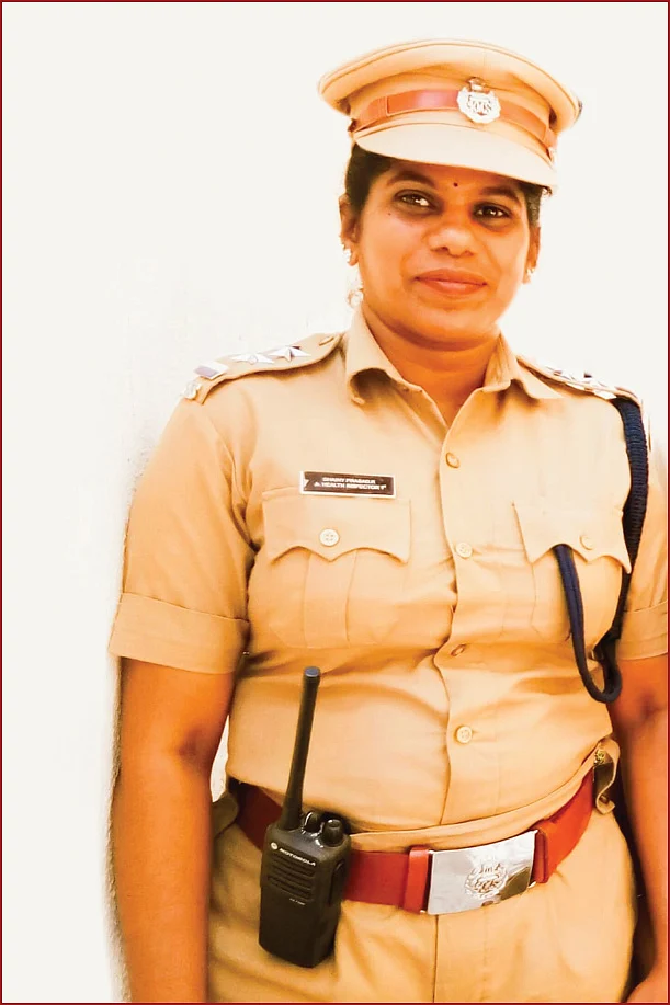 இறுதி காரியம்... இளகிய இதயம்... கொரோனா துயருக்கு நடுவே துணிச்சல் காட்டும் ஷைனி