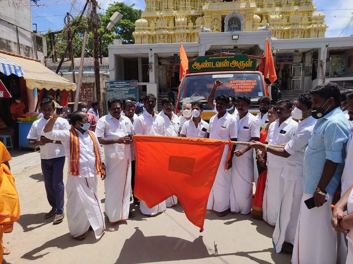 மெகா மணி தாங்கிய வாகனத்தின் பயணத்தைத் தொடக்கி வைத்த நயினார் நாகேந்திரன்.