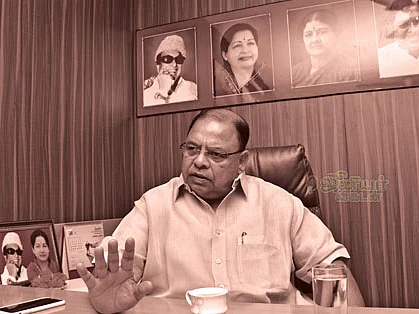 "குட்டிக்கரணம் அடிக்கிறார் ஜெயக்குமார்!" - அ.ம.மு.க வெற்றிவேல் அதிரடி