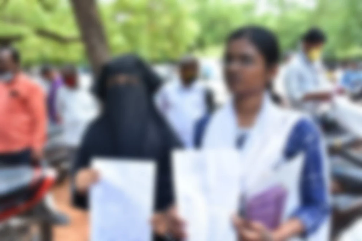 நவீனா, அம்பிகா