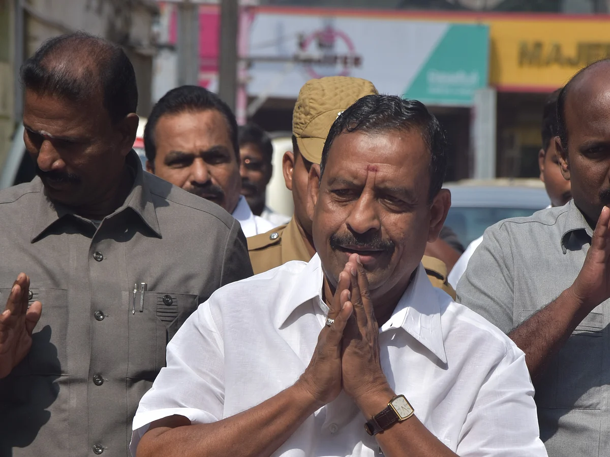 நாகப்பட்டினம்:`அ.தி.மு.க-வில் போரும் நடக்கவில்லை; வாரும் இல்லை!' - அமைச்சர் ஓ.எஸ்.மணியன்