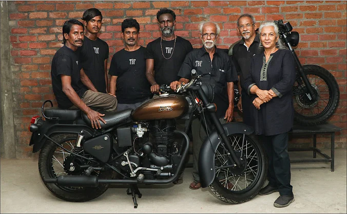 அறுபதிலும் அசத்தும் புல்லட் தம்பதி!