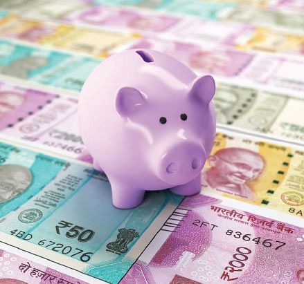 நாணயம் லைப்ரரி : அதிக செலவுக்குக் கடிவாளம் போடுவது எப்படி? - சேமிப்பை அதிகரிக்கும் டெக்னிக்