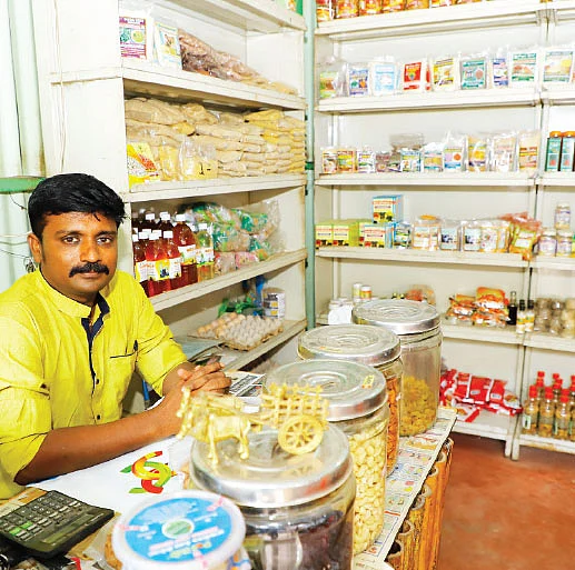 “இயற்கை அங்காடி... ஆரம்பத்தில் ரூ.500, இன்று ரூ.30,000..!” - நாகர்கோவிலில் சாதித்த கௌதமன்