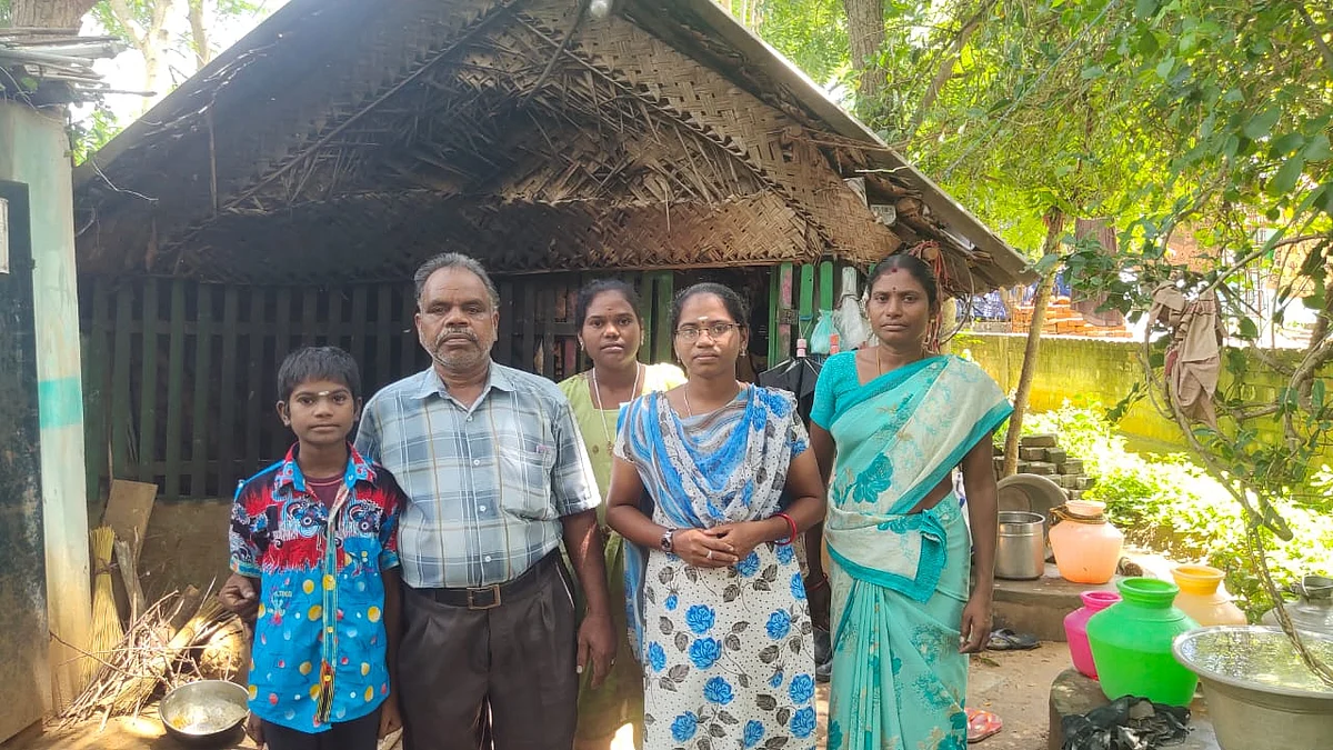 பெற்றோருடன் பத்மபிரியா