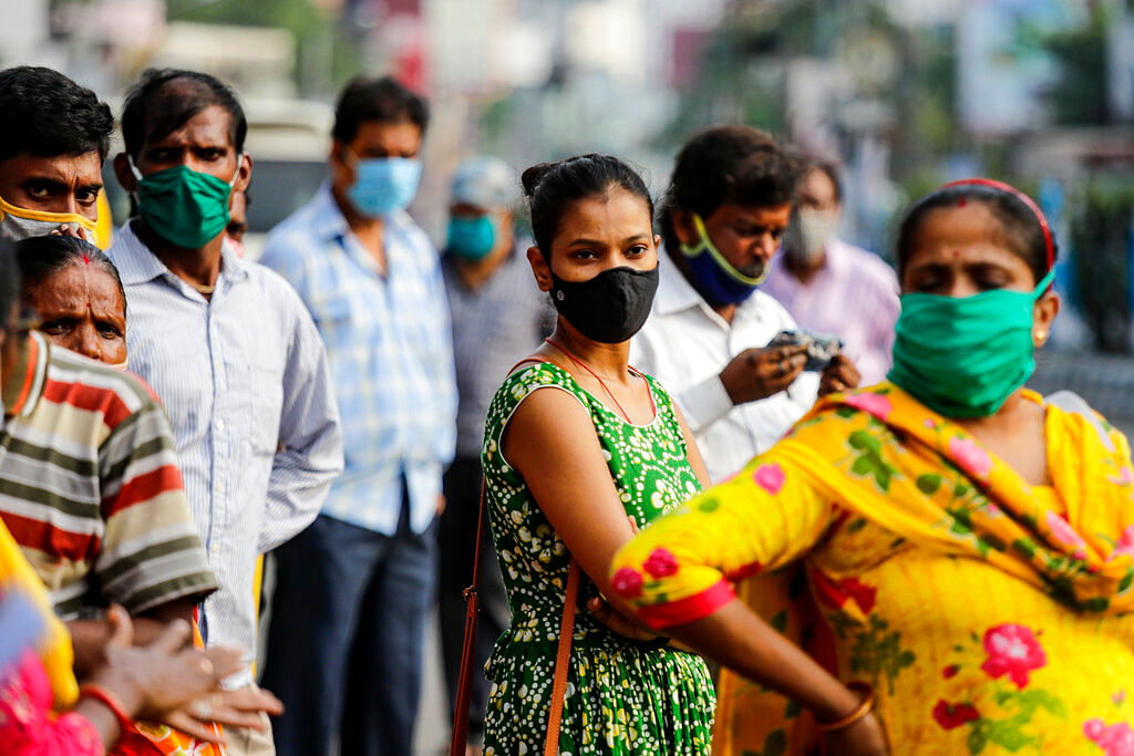 Commuters with face mask | முகக்கவசம்