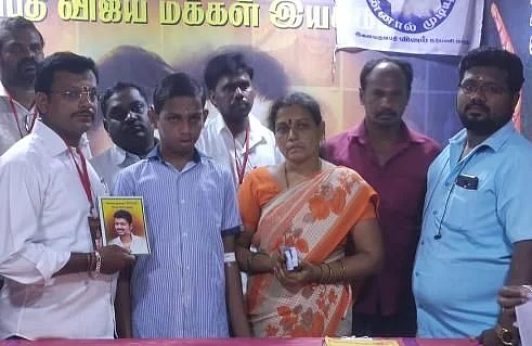 உதவிய விஜய் மக்கள் இயக்க நிர்வாகிகள்