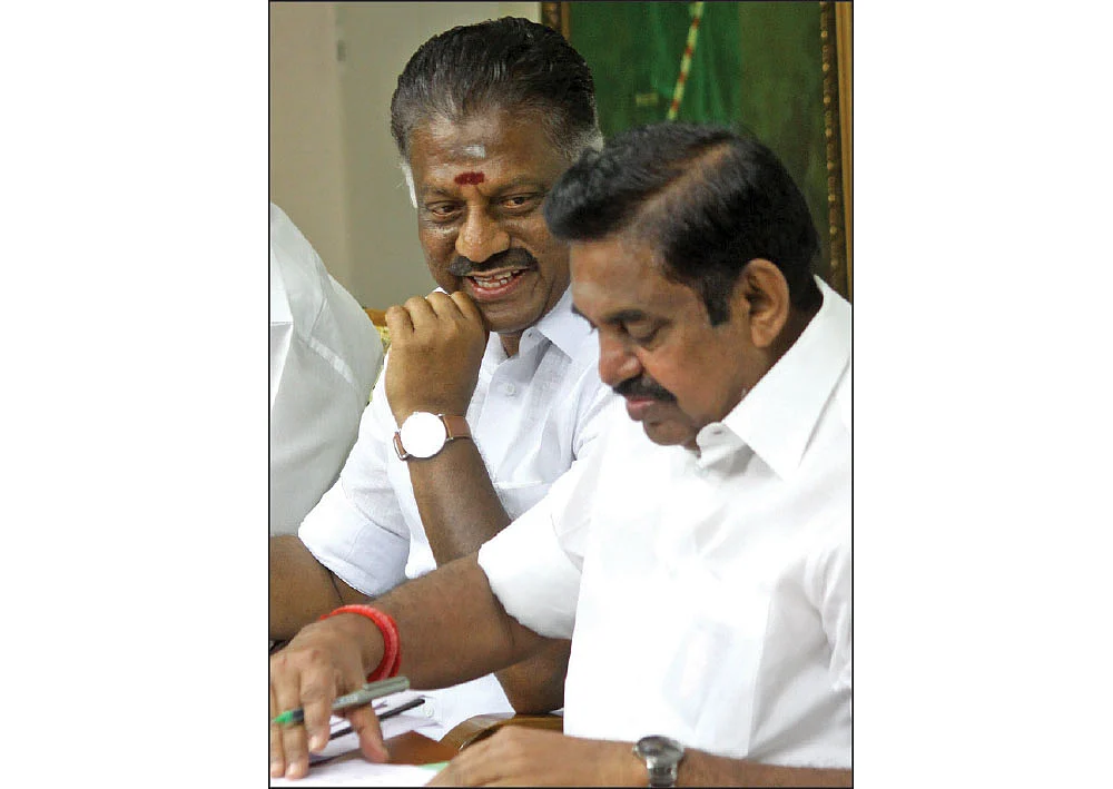 ‘தண்ணி’ காட்டும் பன்னீர் - எகிறி அடிக்கும் எடப்பாடி