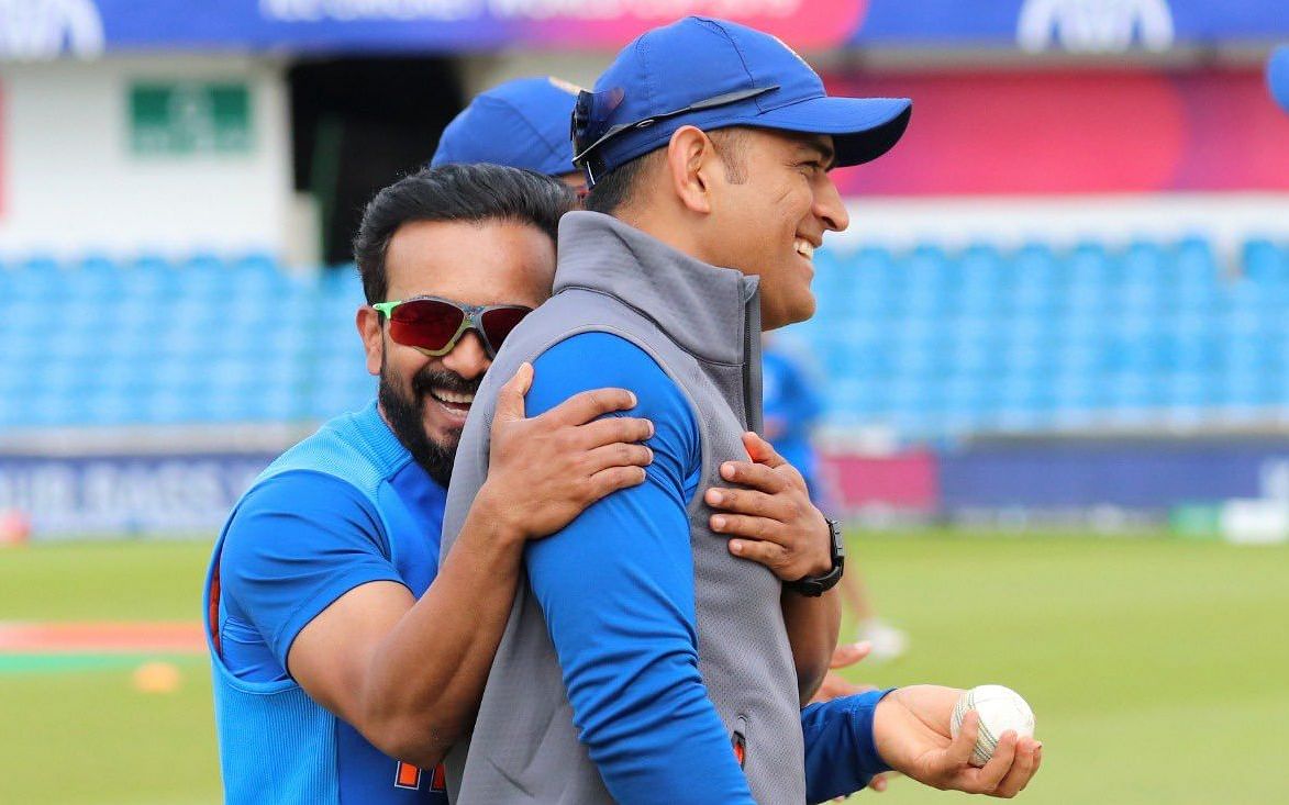 தோனியின் கோல்ஃப் நண்பன்...  கேதர் ஜாதவ் ஐபிஎல் சம்பவக் குறிப்புகள்! #KedarJadhav