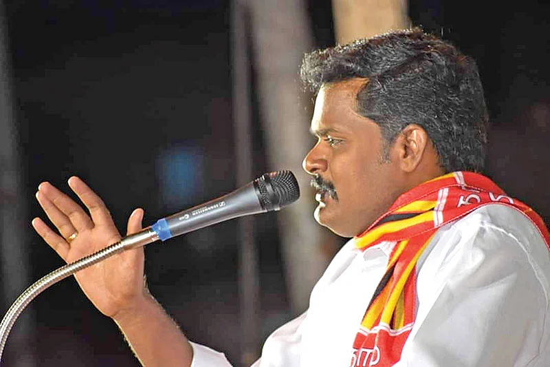 மிஸ்டர் கழுகு: தனி விமானம்... ஐந்து பெண்கள்... இன்பச் சுற்றுலா...