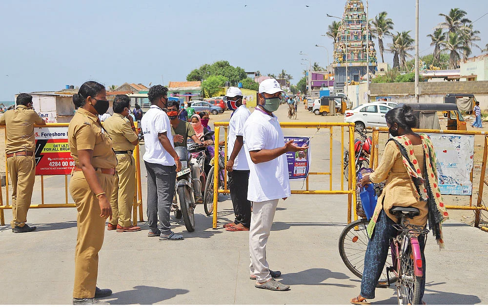 முன்களப் பணியாளர்களுக்கு ராயல் சல்யூட்!