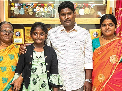 “சிலம்பத்தைக் கையில பிடிச்சதுமே எனர்ஜி கிடைக்கும்!” - சிலம்பம் சுட்டி சுகித்தா